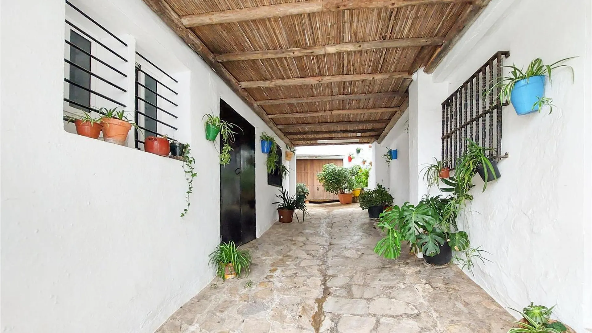 Gorgeous Home In El Gastor With Kitchenette
