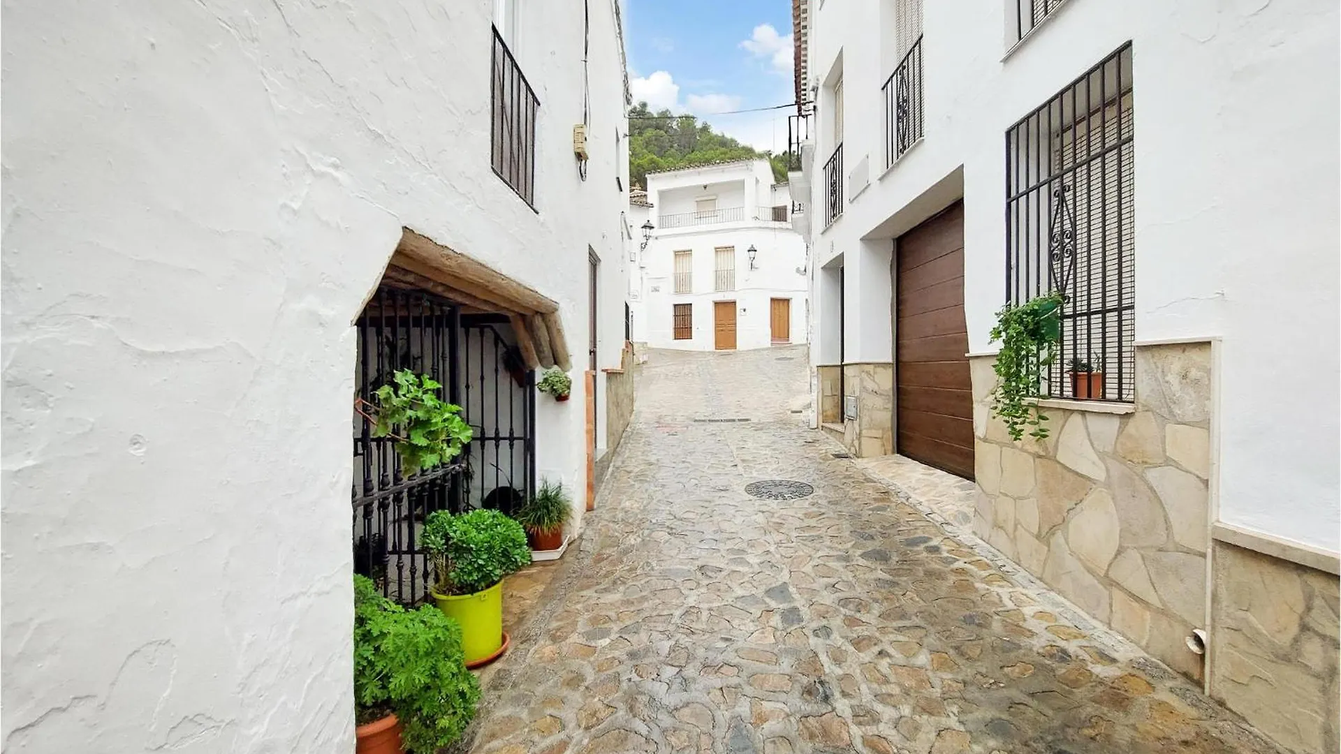 Gorgeous Home In El Gastor With Kitchenette Holiday home