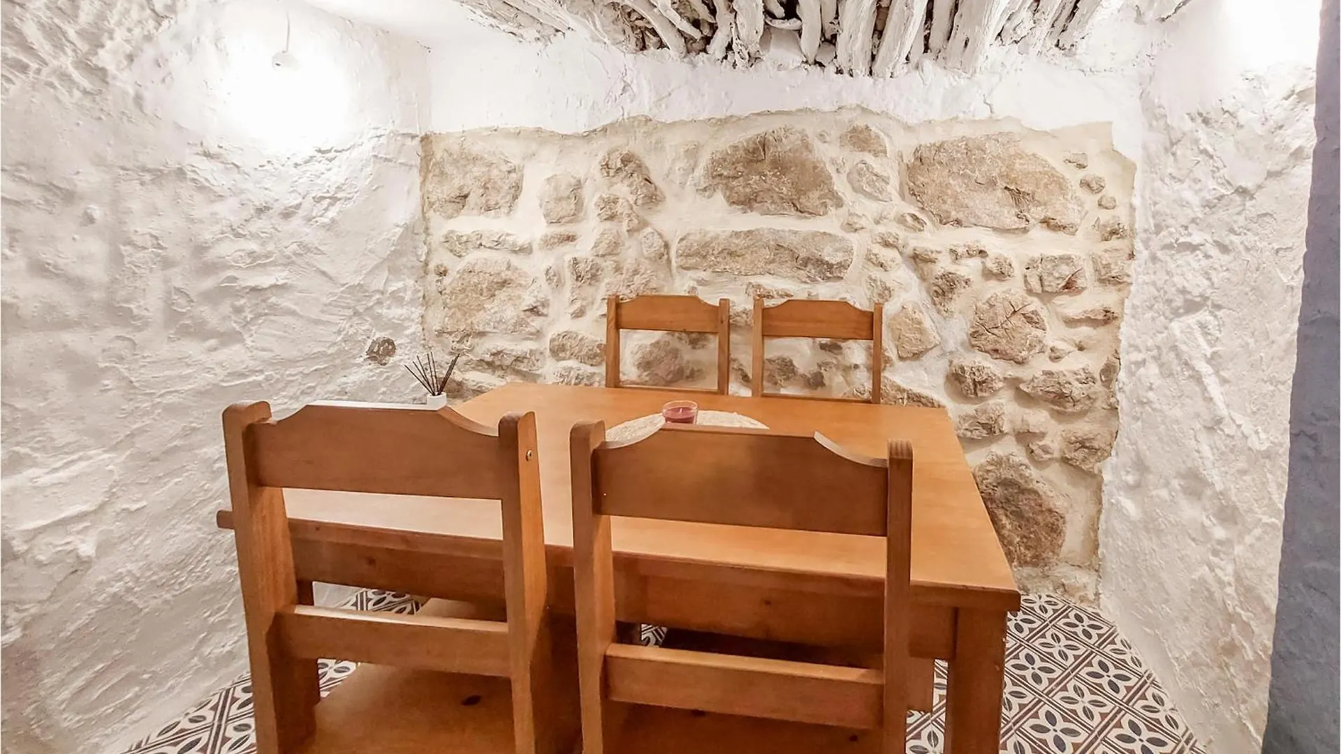 Gorgeous Home In El Gastor With Kitchenette